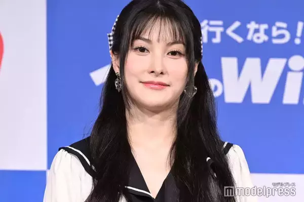 KARAギュリ、オーバーサイズニットから美脚スラリ「オーラ全開」「スタイル抜群」と反響