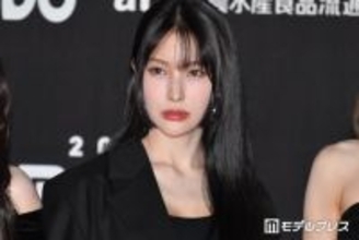 KARAギュリ、胸元ざっくり白ミニドレスで美脚全開「女神」「レベチスタイル」の声