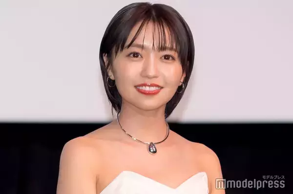 大原優乃、肩出しTシャツから美脚スラリ “奇跡”の公演オフショット公開