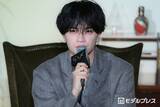 「中島健人、新木優子とシール交換失敗「僕のしずくちゃんが泣いてました」互いの印象も語る【Netflixシリーズ「SとX」】」の画像1