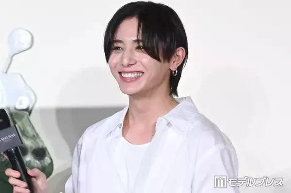 Hey! Say! JUMP山田涼介、夏の思い出回顧「小さい頃よく家族と」白シャツ×デニムの爽やかスタイル