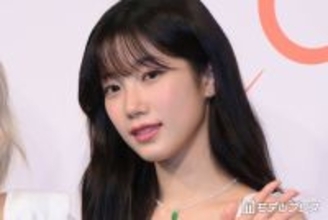 LE SSERAFIMカズハ、シースルーのミニ丈レースコーデで美脚輝く「めっちゃ綺麗」「お姫様みたい」と反響