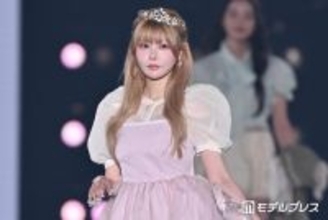 戦慄かなの、タトゥーのぞく姫ルック レースソックスで美脚輝く【関コレ2026S/S】