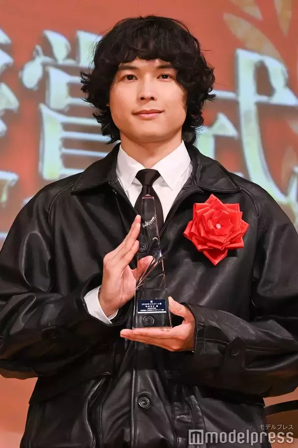 SixTONES松村北斗、名前の由来“北斗七星”のような存在に「親孝行できたかな」【2026年エランドール賞】