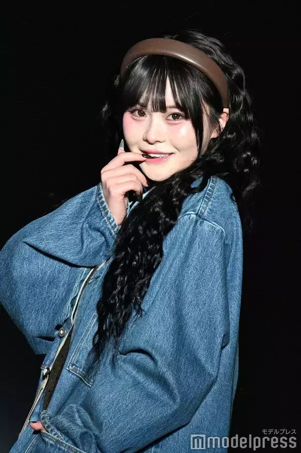 美人YouTuberさくら、ミニスカからほっそり美脚披露 デニム＆ネクタイでハンサムムード【TGCあいち・なごや2026】