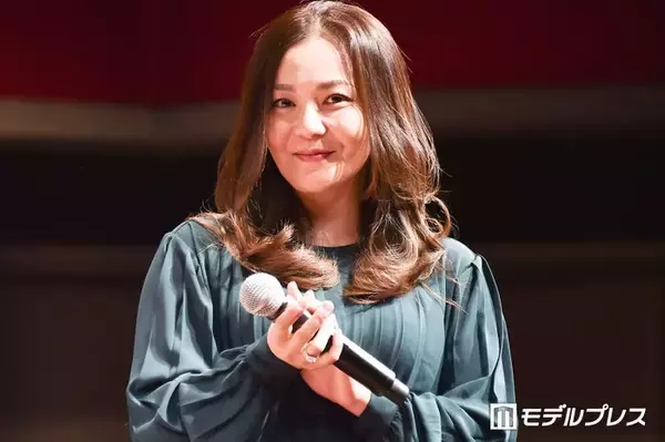 華原朋美、ミニスカコーデで息子とUSJ満喫「おしゃれ」「楽しそう」の声