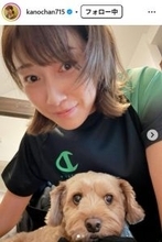 狩野舞子、モノトーンスタイルのミニスカゴルフコーデ公開「似合ってます」「美脚すぎる」の声