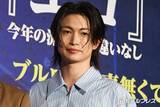 「綱啓永「ブルーロック」の“初出し”裏話「どうしても入れたくて」台本になかった演出を自ら提案」の画像1