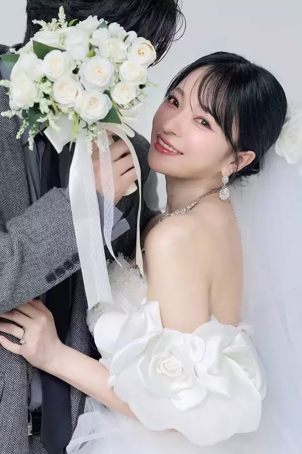 結婚発表のヘラヘラ三銃士さおりん、お相手とのウエディングフォト初公開「美しすぎます」「旦那さんのかっこよさが滲み出てる」の声