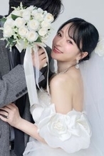 結婚発表のヘラヘラ三銃士さおりん、お相手とのウエディングフォト初公開「美しすぎます」「旦那さんのかっこよさが滲み出てる」の声