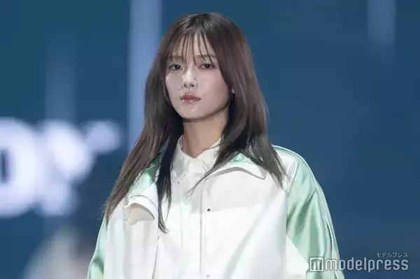 櫻坂46田村保乃、膝上丈ワンピからほっそり美脚輝く 笑顔封印ランウェイでギャップ見せ【TGC2026 S/S】