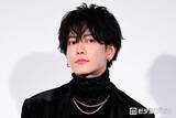 「佐藤健、大物女性歌手とゲームで完敗「手も足も出ませんでした」対戦ショットに反響相次ぐ「豪華すぎ」「CMのような1シーン」」の画像1
