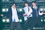 「TAGRIGHT＆YUMEKI（ユメキ）制服姿でコラボ 学園寸劇→キレキレダンスのギャップで魅了【関コレ2026A/W】」の画像1