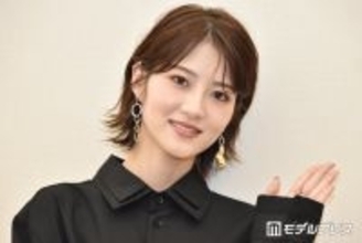 元乃木坂46若月佑美、素肌際立つ純白ウエディングドレス姿「透明感すごい」「美しすぎて見惚れる」とファン悶絶