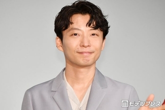 星野源、金髪に電撃イメチェン 韓国アーティスト公演でお披露目「雰囲気変わりますね」「想像以上に似合っててかっこいい」