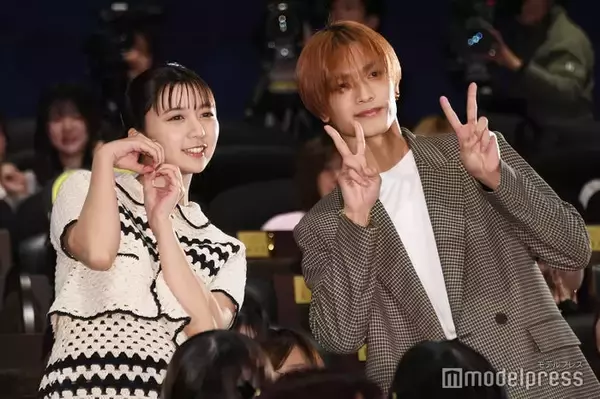 上白石萌歌・高橋恭平・木村柾哉・中島颯太ら、“バラエティー全振り”舞台挨拶 全力バックハグも披露【ロマンティック・キラー】