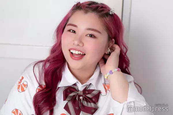 くれまぐUraN、2歳娘顔出し家族3ショットに反響「パパ似かな？」「家族まとめて可愛すぎる」