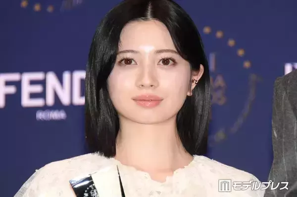 桜田ひより、大胆ワンショルダードレスで美デコルテ輝く「大人っぽくて美しい」「透明感がすごい」と反響