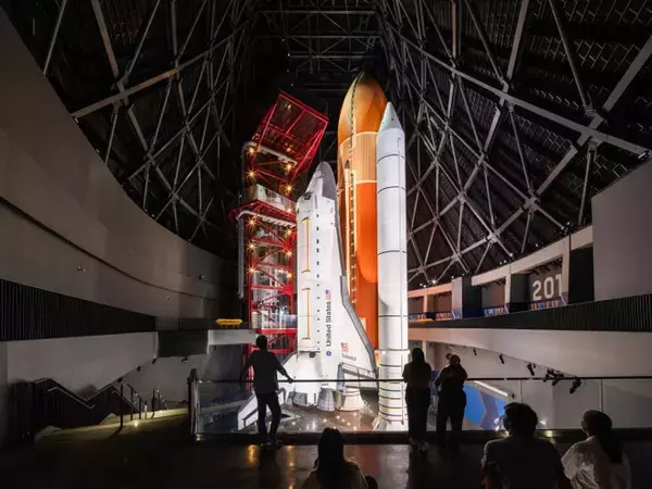 宇宙船エンデバーが“発射ポーズ”で恒久展示 米カリフォルニアに「サミュエル・オシン航空宇宙センター」11月開館へ