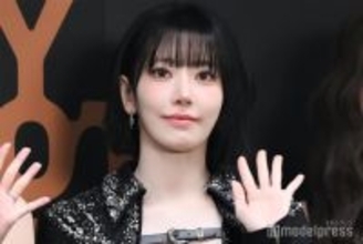 LE SSERAFIMサクラ、キャミソール姿に視線集中「大人っぽい」「完璧な美しさ」