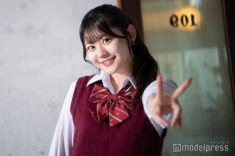 「今日好き」りんか、美脚透けタイツコーデ披露 母親とのショッピングショットに反響「お洒落で絶対目立つ」「脚綺麗で憧れる」