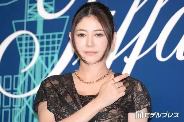 真木よう子「立派なムチムチ太もも」ベビーチェアに座れない0歳娘の直筆イラスト公開「愛おしすぎてたまらない」「癒やされる」