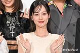「山下美月、デコルテ輝くベアトップドレス姿披露「女神」「圧倒的な美しさ」と反響」の画像1