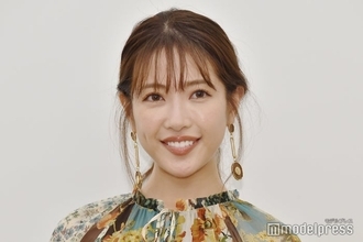 舟山久美子（くみっきー）、長女1歳記念で家族写真公開「全員美形オーラすごい」「ママにそっくり」と反響