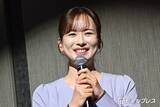 「皆藤愛子、上目遣いのオフショル姿披露「大人の色気すごい」「すごく綺麗で見惚れる」の声」の画像1