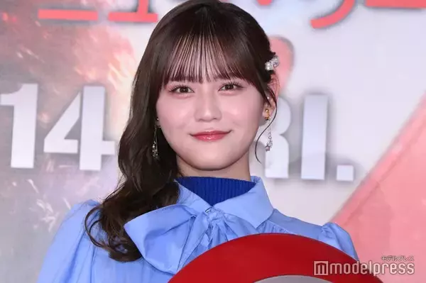 ＝LOVE高松瞳、ニーハイソックスで美脚スラリ 銀杏並木での写真に「秋の妖精」「映画のワンシーンみたい」の声