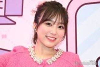 矢吹奈子、オフショルから美肩チラリ「華奢で綺麗」「黒で大人っぽい」と絶賛の声