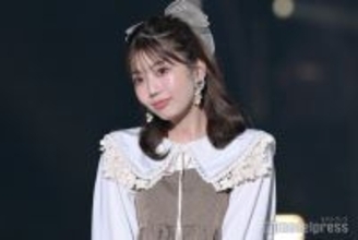 元日向坂46高本彩花、ミニスカスニーカーコーデで美脚披露 台湾街中ショットに「お人形さんみたい」「メガネ姿も可愛すぎる」と反響