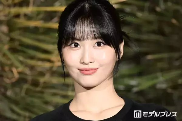 TWICEモモ、日本の人気歌手との密着プリクラ披露「2人とも目ぱっちりで可愛い」「貴重」と話題