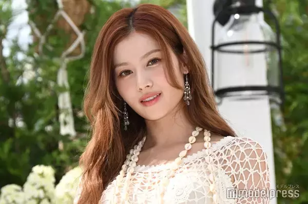 TWICEサナ、ベッドでのスポブラ姿など公開「スタイル良すぎ」「女神みたい」と絶賛の声