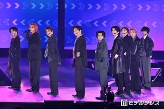 超特急、ブラック統一コーデで堂々5曲披露 タカシの“全力変顔”に会場沸く【ガルアワ2026SS】