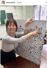 元NHK沖縄キャスター・竹中知華アナ「砂浜でヒール」美脚のぞくミニボトム姿に「映画のワンシーンみたい」「素足が色っぽい」と反響