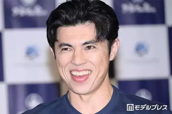 小島よしお、2歳息子との仲良しディズニーショット公開「すくすく大きくなってる」「いたずらっ子で可愛い」