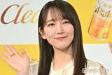 「吉岡里帆、美デコルテ透ける白ノースリ姿に熱視線「美しすぎて二度見」「透明感がハンパない」」の画像1