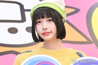 あの、スラリ美脚際立つミニ丈衣装ショット公開「二度見するスタイルの良さ」「完璧な着こなし」と反響
