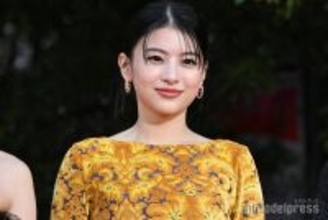出口夏希、透明感あふれるキャミトップス姿披露「上品で素敵」「肩のラインが綺麗」の声