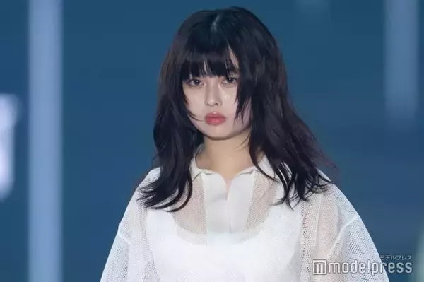 「今日好き」おひなさま（長浜広奈）美ウエストちらり「スタイル良い」「雰囲気違う」透明感溢れるホワイトコーデ【TGC2026 S/S】