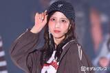 「元乃木坂46佐藤楓、キャップ被りウィンクで決めポーズ「でんちゃん可愛すぎ」「スタイル抜群」の声【関コレ2026A/W】」の画像1