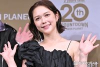 村重杏奈、美肌輝くキャミワンピ姿公開「女神のよう」「デコルテが綺麗すぎる」と絶賛の声