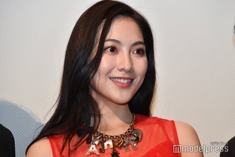 KARA知英、美脚スラリのミニスカ衣装姿「スタイル最高」「かっこよすぎて惚れる」と反響