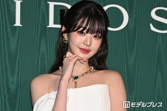 IVEウォニョン、美デコルテ輝くベアトップドレス姿に熱視線「圧巻のスタイル」「陶器のような肌に見惚れる」