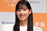 「石井杏奈、美背中輝くウエディングドレス姿披露「美しさに目を奪われた」「透明感すごい」と絶賛の声」の画像1