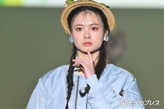 “顔面重要文化財”AKB48センター伊藤百花、ミニ丈ボトムから美脚スラリ「ドキッとした」「可愛すぎる」と反響