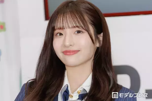 AKB48メンバー、美脚際立つミニスカコーデ「ガルアワ」オフショットに絶賛の声「スタイルレベチ」「さすがの着こなし」