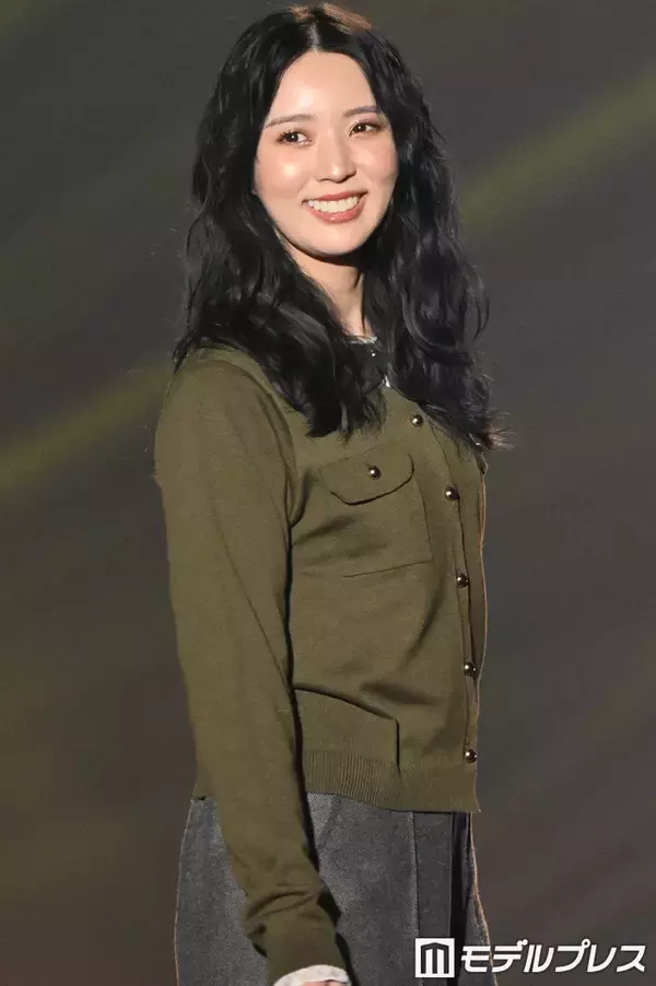 小林由依、美脚披露「綺麗で理想」「かわいすぎる」と反響【TGC松山2026】