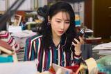 「綾瀬はるか主演「ファーストボイス」ファーストサマーウイカの出演は監督発案「彼女しかいない」ソバージュ＆ボディコン姿の場面写真解禁」の画像1